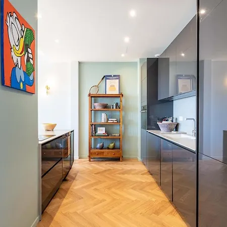 Appartement Top-Floor 2BR, 700m Palais, AC Free Parking Cannes